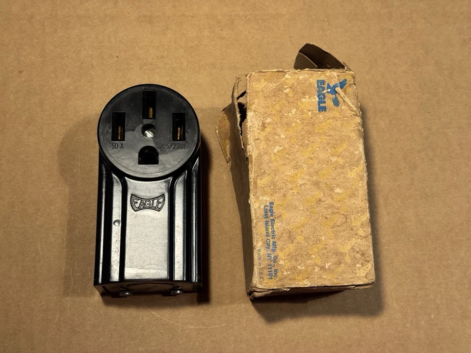 Salida de receptáculo Eagle 50A 125/250V de alta resistencia vintage con caja estilo baquelita Foto 2 de 4