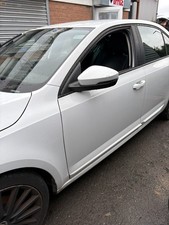 SKODA OCTAVIA MK3 2013-2016 TÜR BEIFAHRERSEITE VORNE IN WEISS LS9R BLANK