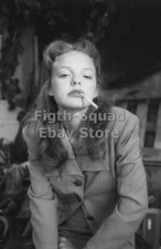 WW2 Picture Photo smoking woman nice retro vintage 6190