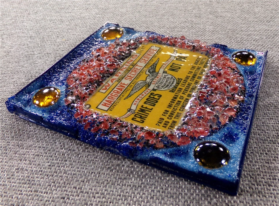 CRIMEN NO PAGA: Collage de arte en CD/estuche reutilizado, listo para colgar 2024 Glenn Shiring Foto 4 de 4