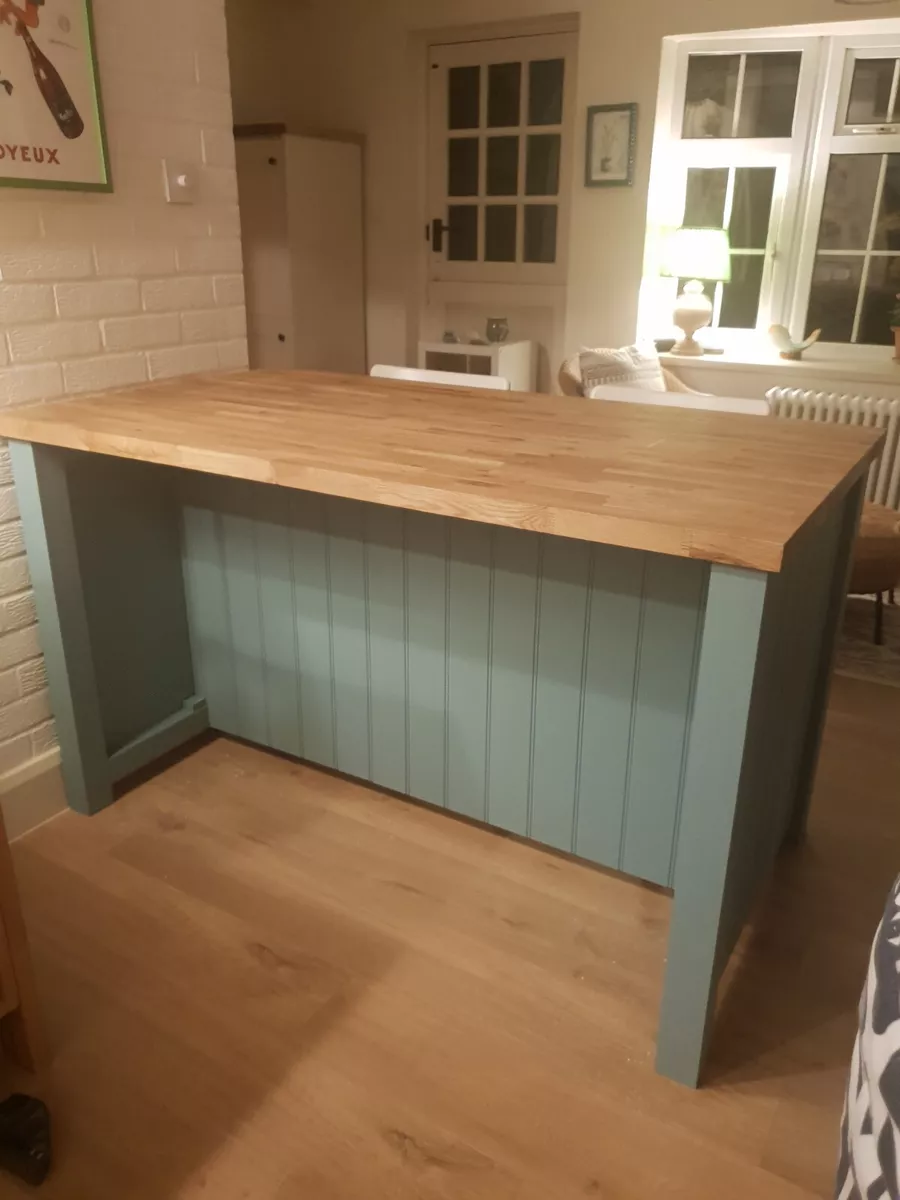 Freestanding kitchen on sale island breakfast bar
