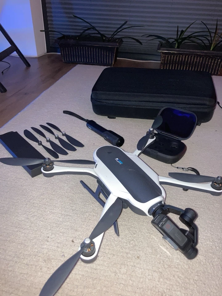 Drone GoPro Karma con cardán, batería, estuche, control remoto y accesorios Foto 4 de 4