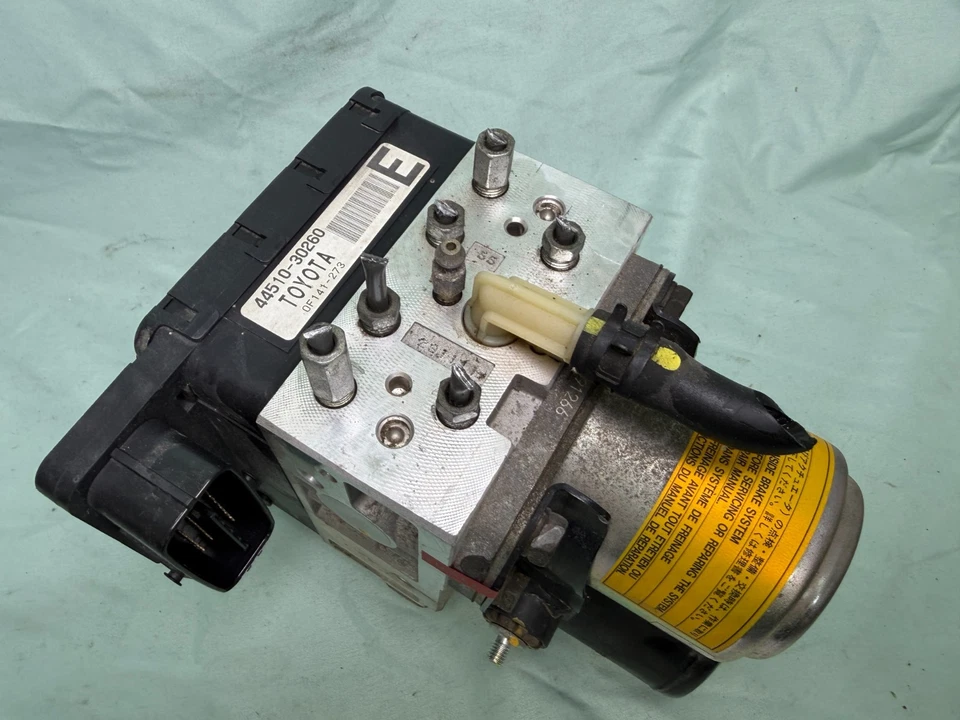 2006-2011 Lexus GS430 GS460 GS450H ABS Anti Lock Brake Pump 44510-30260 - Image 4 of 4