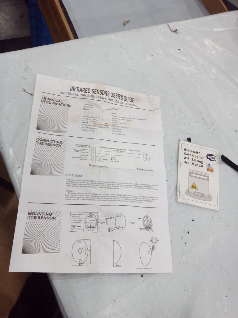 Blütezeit Solar Chain Gate Opener 1400lb w/WiFi & Battery (Panel Not Incl.)-Used