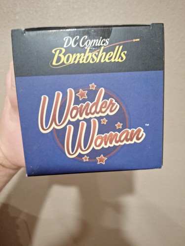 DC Comics Bombshells Wonder Woman Loot Crate - Metallic Edition New Sealed - Picture 5 of 5