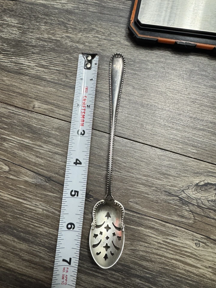 Cuchara Oliva Luzón by International Plata Esterlina Original Perforada 7" Foto 4 de 4