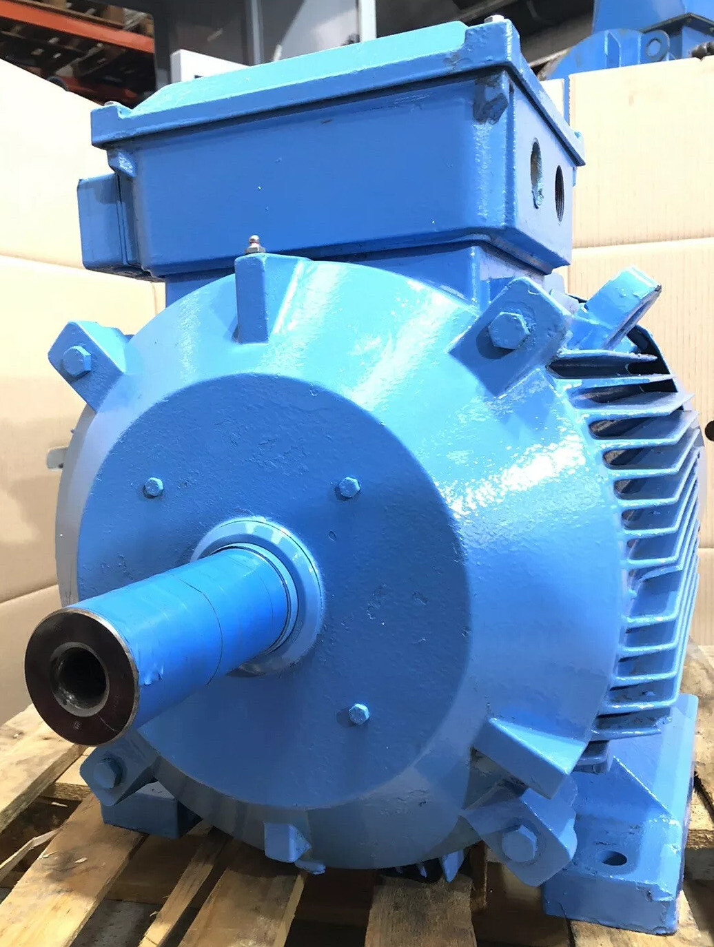 Motor eléctrico de CA trifásico 45 kW rpm 4 polos B3 pies 255 marco eBay