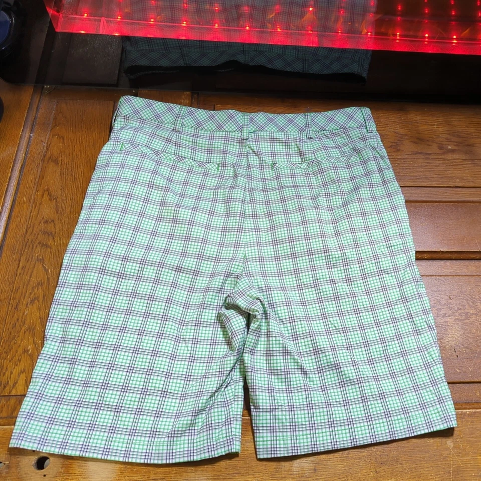 Pantalón corto de golf Izod PerformX verde a cuadros talla 38 para hombre Foto 4 de 4