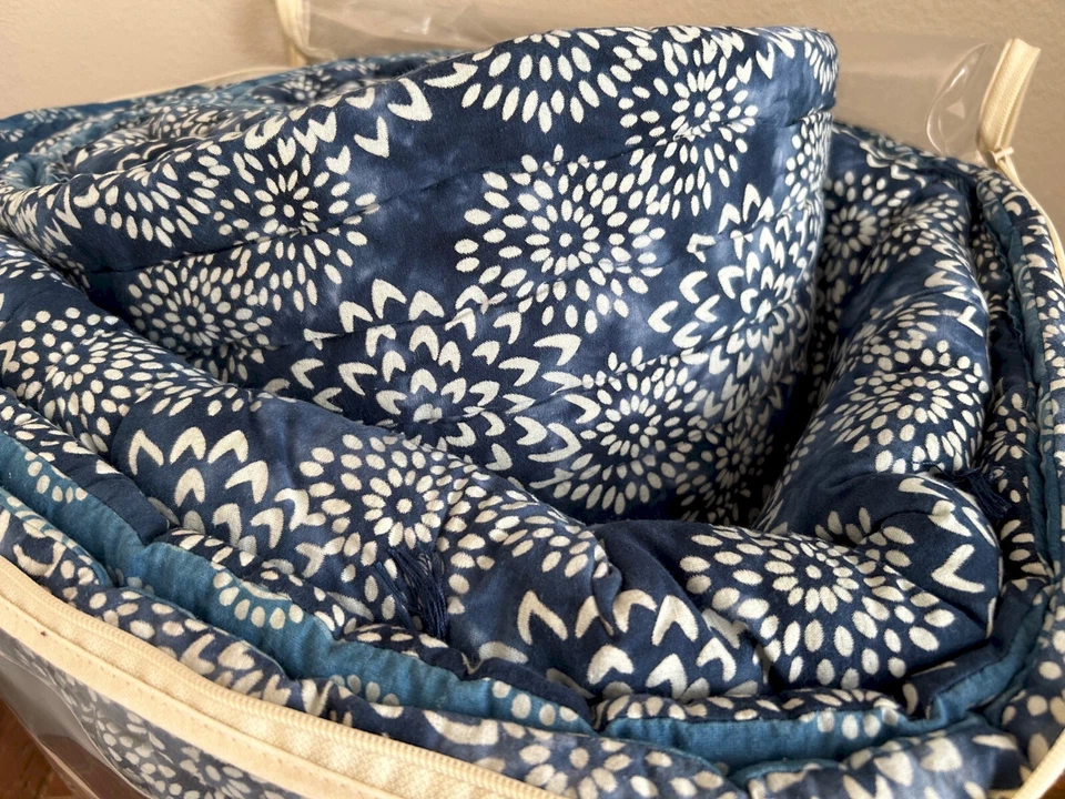 Studio D Bali Juego de 3 fundas de almohada edredón completo/queen azul floral batik Foto 4 de 4