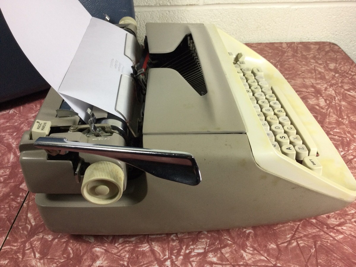 1960's Working Cream / Brown Royal Safari Manual Typewriter With
