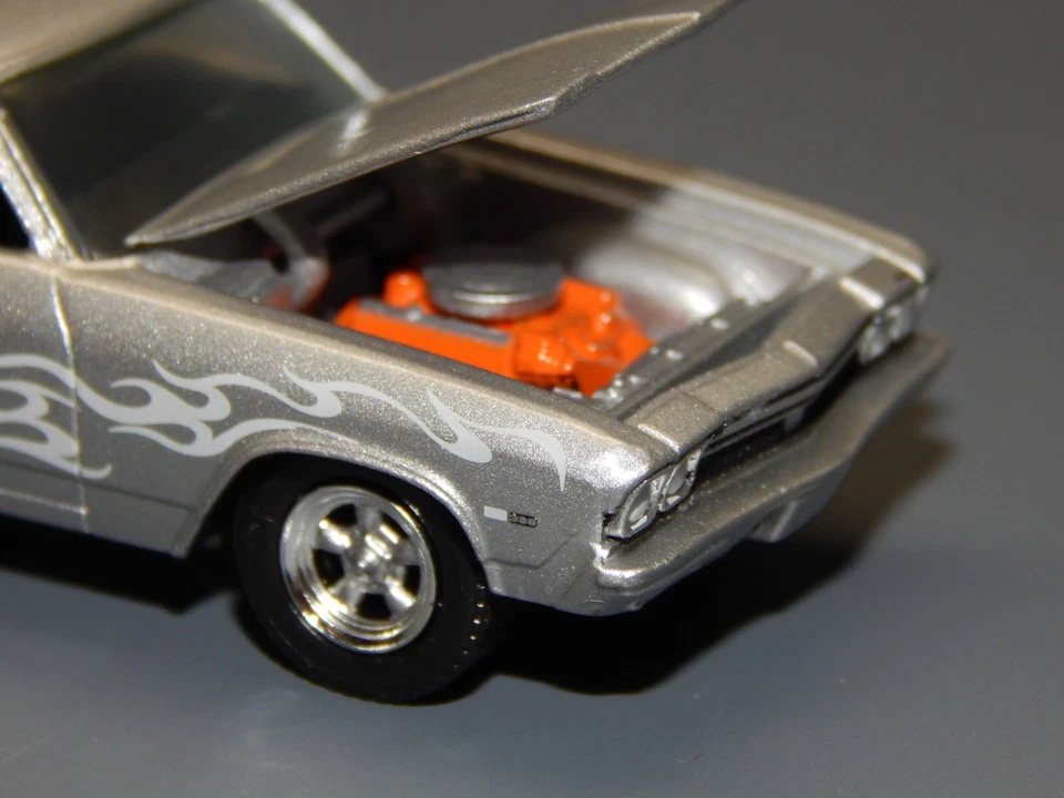 Chevy Chevelle SS 350 1968 Greenlight MCG plateado con llamas blancas 1/64 como nuevo suelto Foto 4 de 4