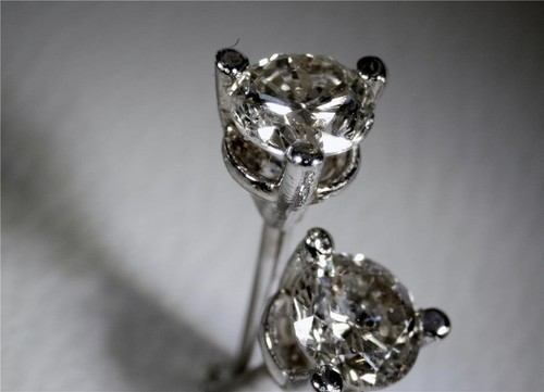 NEW PLATINUM PAIR ROUND NATURAL DIAMOND SOLITAIRE STUD EARRINGS - Picture 5 of 5