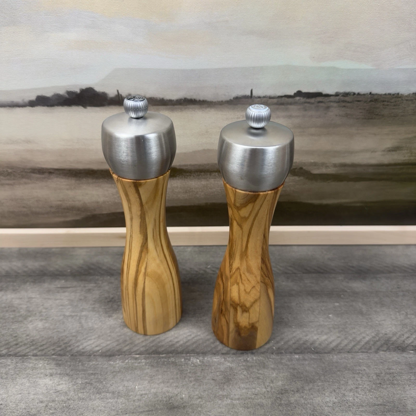 Williams Sonoma Peugeot Fidji Olivewood 8” Salt & Pepper Mills Grinders Read