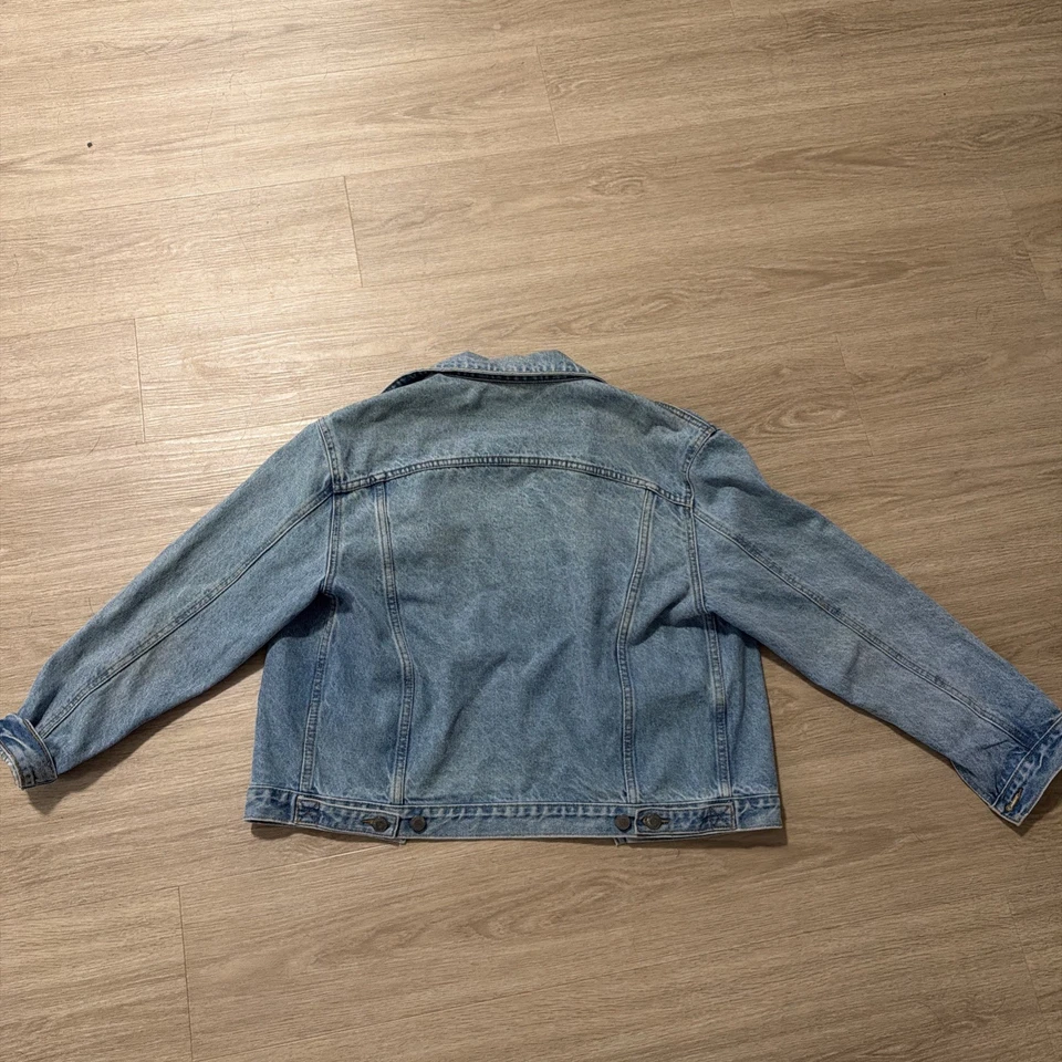 Chaqueta vaquera Brandy Melville J Galt Boxy Denim lavado medio ligero azul grande M Foto 2 de 4