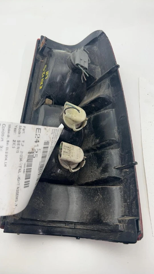 Tail Light Assembly GMC SIERRA 1500 DRIVER 04 05 06 07 - Image 3 of 3