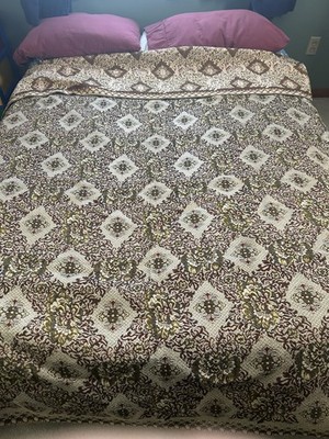 Vintage Tapestry patterned Bedspread Diamonds And Floral Design. Full /Queen
