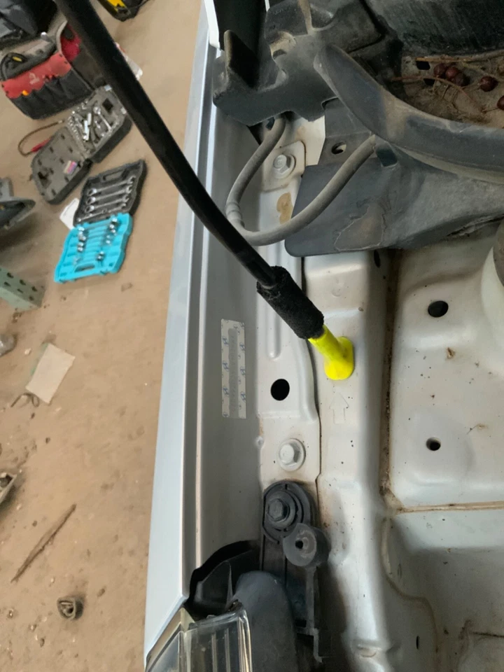 2012 Hyundai Accent sedã passageiro destro Ironman prata metálico-RHM Fender - Imagem 3 de 3