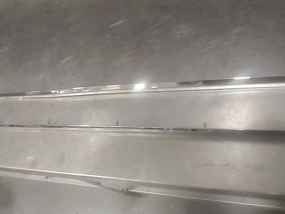 Guardabarros corbeta 1958-1962 molduras superiores Foto 3 de 4