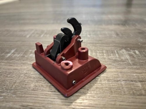 1992 Cadillac Eldorado Center Glove Box Latch, MAROON - Picture 2 of 3