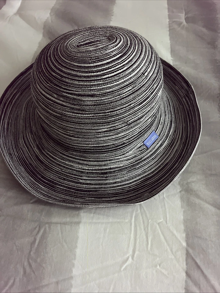 Wallaroo Sydney Sombrero de Paja Blanco y Negro Ajustable Impecable Foto 2 de 4