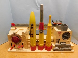 Ideal Toys Count Down Rocket Launching Toy For parts or repair restoration