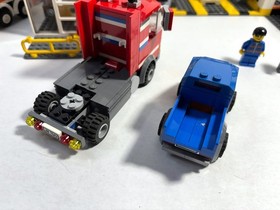 LEGO City: Traffic: Garage 7642 (2009) Retired Rare.