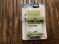 Hot Wheels Silver Serie Custom 69 Volkswagen Squareback Pantone 2026 26