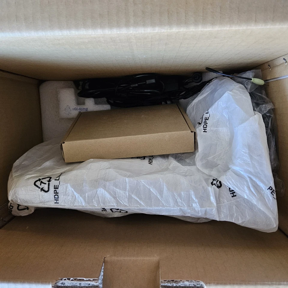 NEW HANNspree New York Yankees MLB 15" LCD TV Model T153 2005 With Remotes NIB - Image 4 of 4