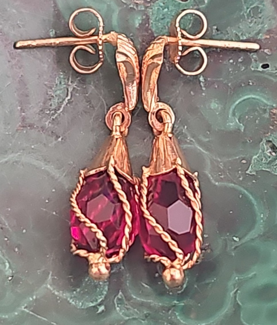 VTG 14k.Solid Yellow Gold Red Ruby Stone Caged Da… - image 1