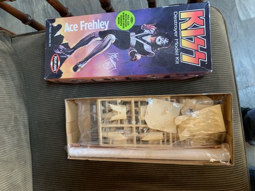 kiss destroyer model kit set of 4