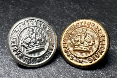 2 VINTAGE CANADIAN NATIONAL RAILWAYS 16MM BUTTONS: 1 SILVERY & 1 GOLD TONE E124