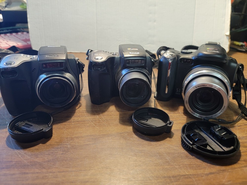 Kodak EasyShare DX6490 Z7590 P850 Digital Camera Bundle  