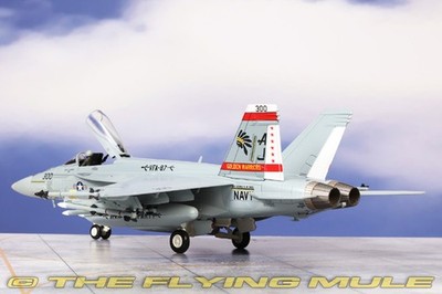 Hobby Master 1:72 F/A-18E Super Hornet USN VFA-87 Golden Warriors
