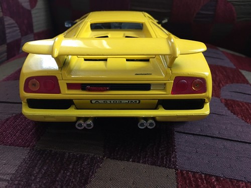 Solido Lamborghini Diablo Diecast car yellow 1:18 - Picture 3 of 5