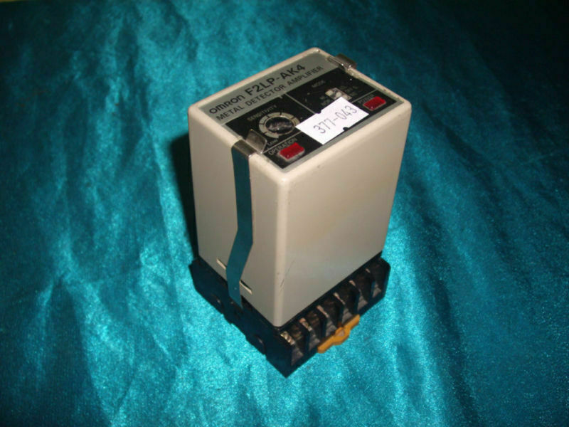 Omron F2LP-AK4 F2LPAK4 Metal Detector Amplifier