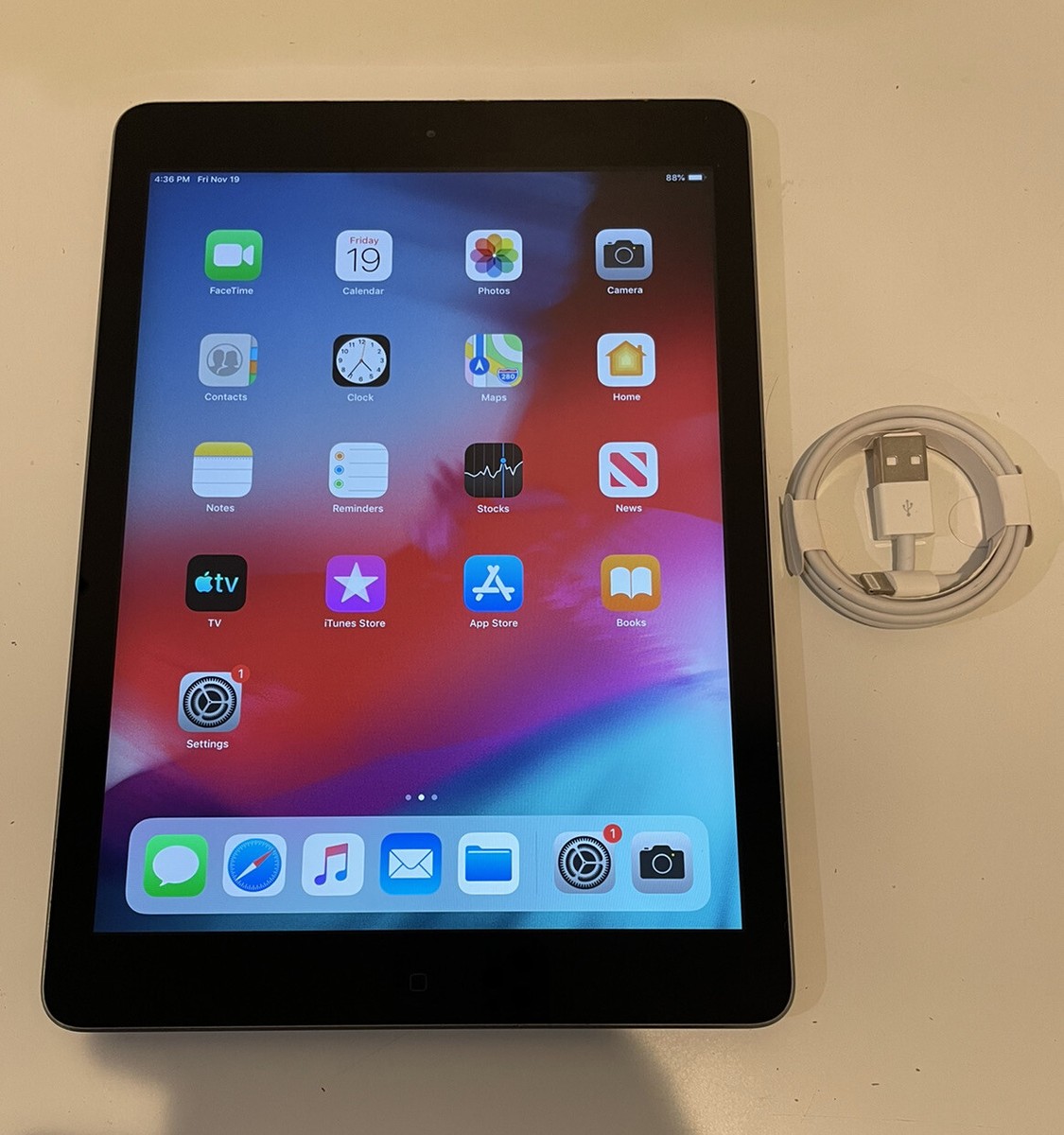 Apple iPad Air 32GB シルバー apple-ipad-air-32gb-wifi-