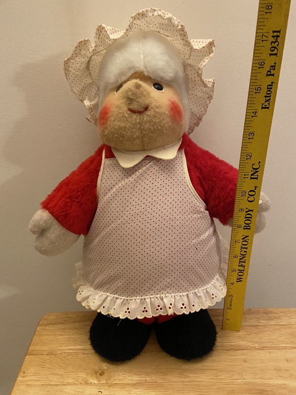 MRS. SANTA CLAUS  - HARD PLUSH--- BY ANIMAL FAIR  --18 INCH TALL- VINTAGE