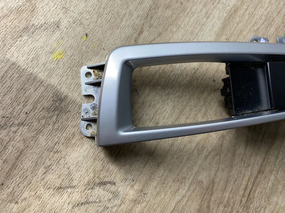 BMW 740I 750I 750LI F01 F02 OEM 09-15 INTERRUPTOR DE FRENO DE ESTACIONAMIENTO CENTRAL MOLDURA DE TOPE Foto 3 de 4