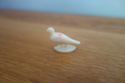 Café Nadi Genre Advertising Figure - Birds - The Pigeon