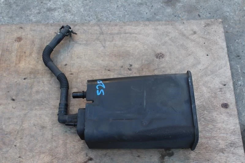 Volvo V70 2005 2006 2007 bote de carbón de vapor de combustible 30684418 Foto 2 de 4