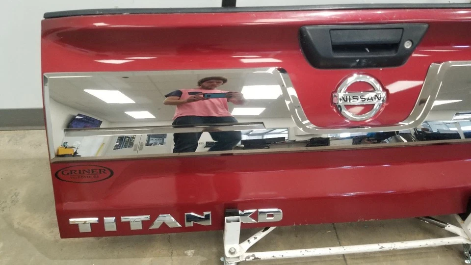 16 NISSAN TITAN XD PLATINUM RESERVE TAILGATE ASSEMBLY RED WITH SURROUND VIEW Foto 4 de 4