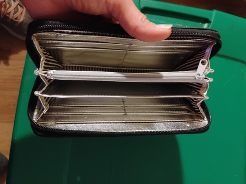 Nine West Wallet Zip Around Wristlet Black and Gray 7.5" Long x 4" High - Picture 3 of 3