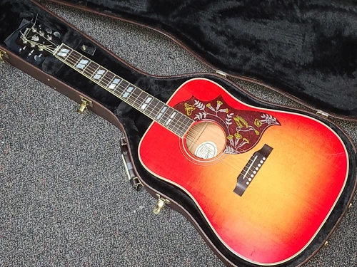 Gibson Hummingbird Acoustic Guitar -USED- G722
