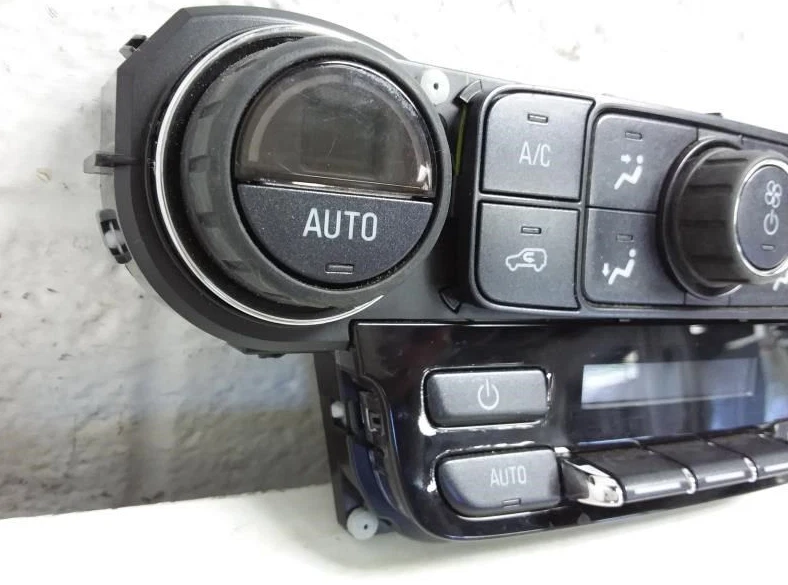 2015-2017 Chevrolet Tahoe A/C AC Heater Temperature Climate Control ID 23251607 - Image 2 of 4