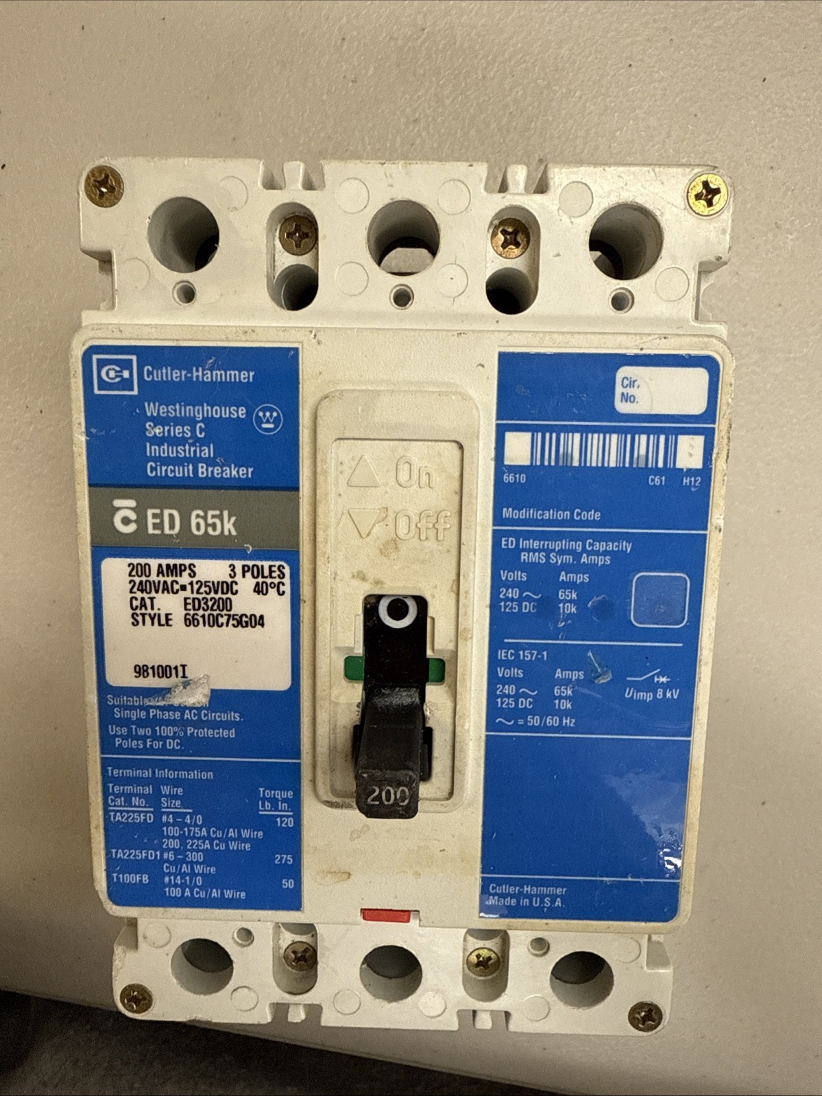 Cutler Hammer Westinghouse ED3200 / 200 AMP 3 Pole. Circuit Breaker 240 Volt