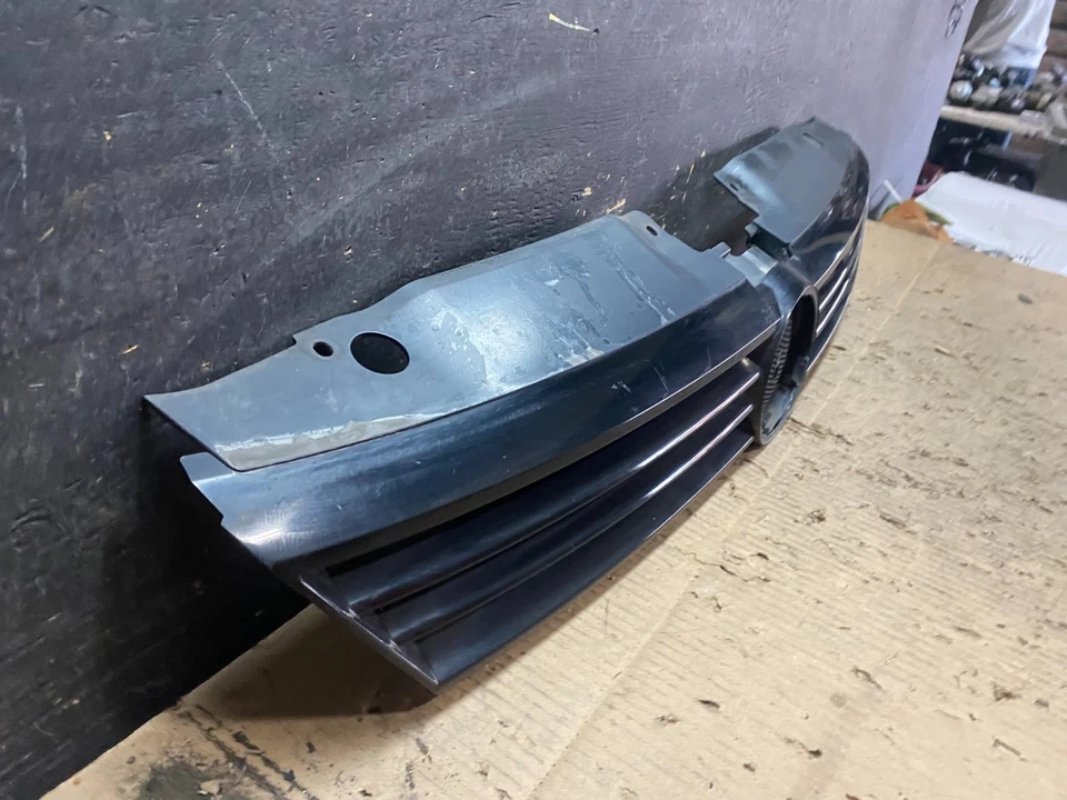 Volkswagen Jetta 2011 a 2014 sedán parrilla superior delantera OEM T9993 DG Foto 3 de 4