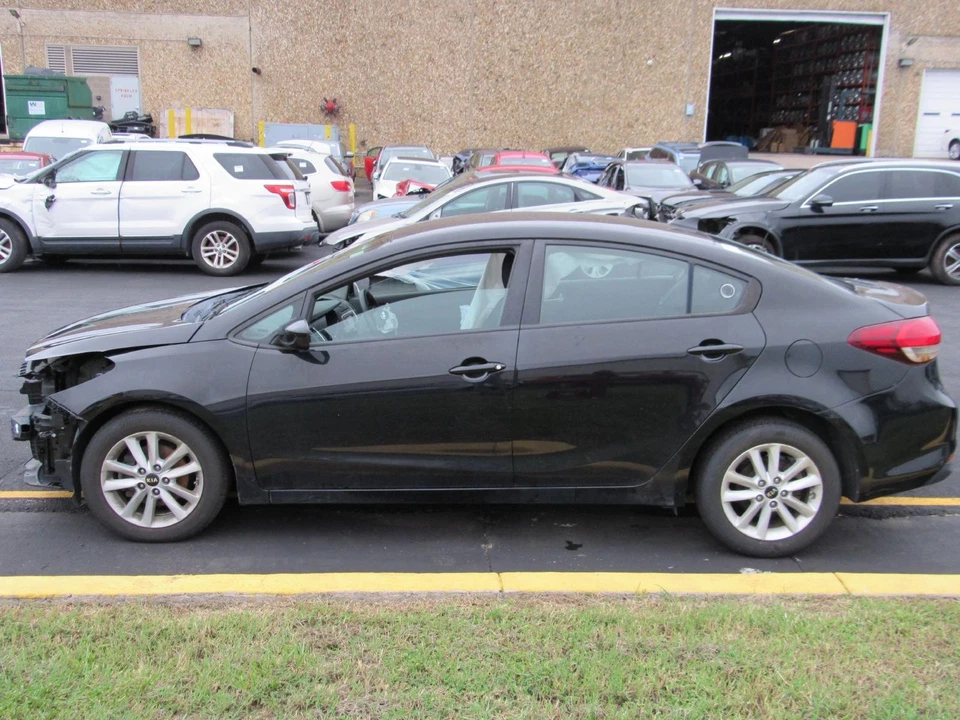 Kia Forte 2017 cabina caja de fusibles Foto 4 de 4