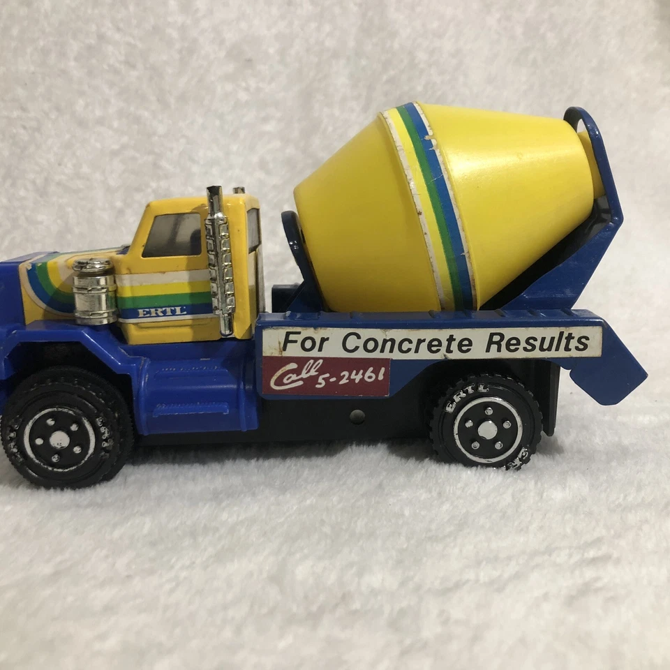 Camión de juguete mezclador de concreto Ertl 1986 vintage diecast Ertl azul y amarillo Foto 2 de 4
