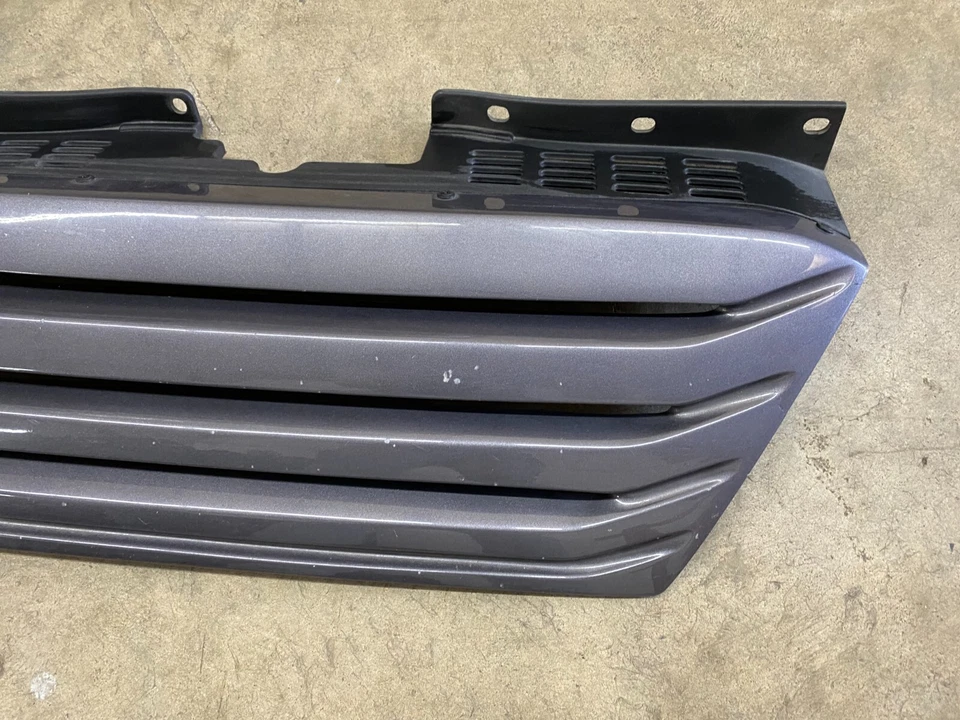 Cubierta superior de rejilla del radiador genuino Hyundai Genesis 2010-2012 86353-2M010 Foto 3 de 4