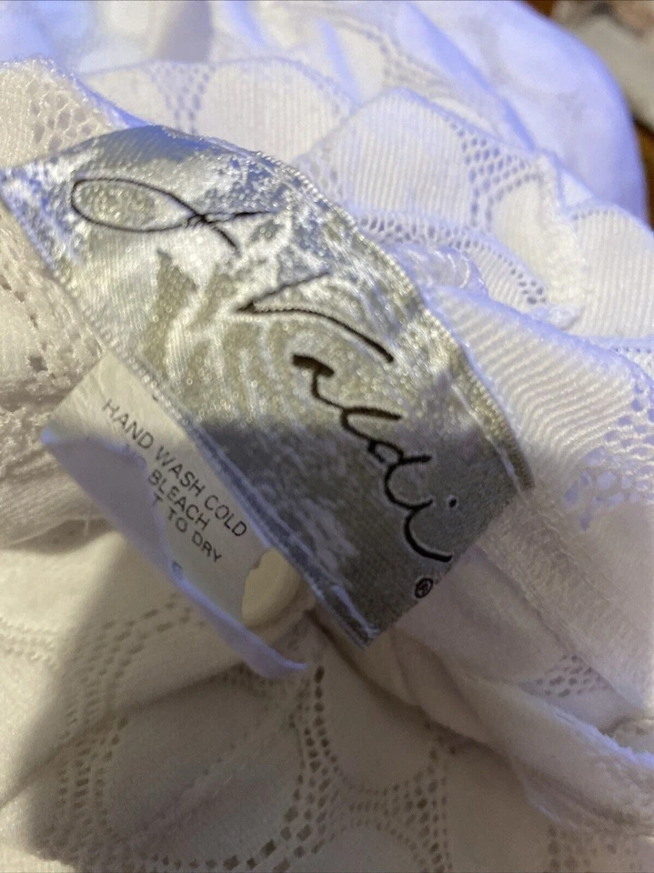 Pullover de nailon con capucha para mujer J Valdi blanco talla grande Foto 4 de 4